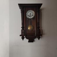 Orologio antico a pendolo