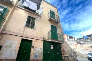 3 LOCALI A TORRE DEL GRECO