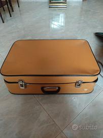 valigia vintage di cartone duro