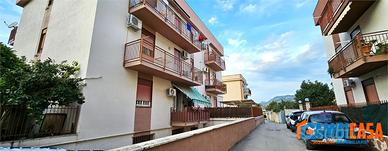 Via Cruillas - Trilocale con posto auto.