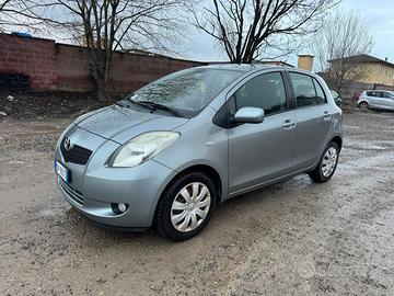 TOYOTA YARIS AUTOMATICA 75.000 KM NEOPATENTATI