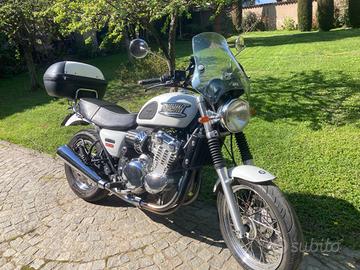 Triumph Thunderbird 900