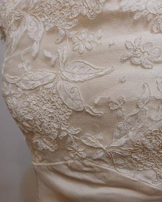 Abito da sposa in tulle con ricami