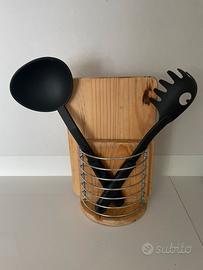 Set utensili da cucina con mestolo servispaghetti