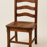 Tavolo da pranzo + 6 sedie (una bianca)