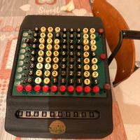 Calcolatrice meccanica a manovella