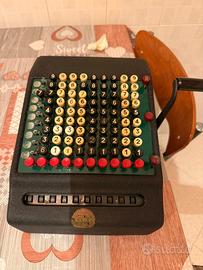 Calcolatrice meccanica a manovella