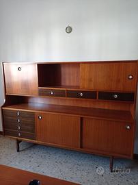 Mobile e divano in legno antico massiccio