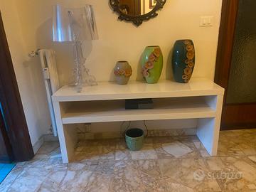 Mobile bianco ingresso