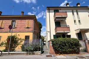 MONOLOCALE A FERRARA