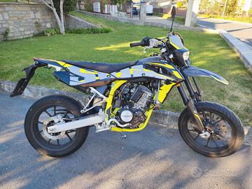 Motard SVM SM 125 R