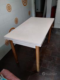 Tavolo da cucina 