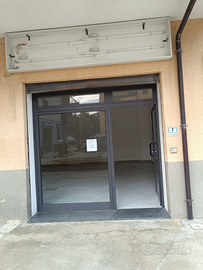 Magazzino commerciale in zona centrale,