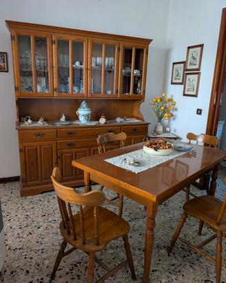 sala da pranzo credenza tavolo sedie