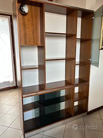 Libreria con luce