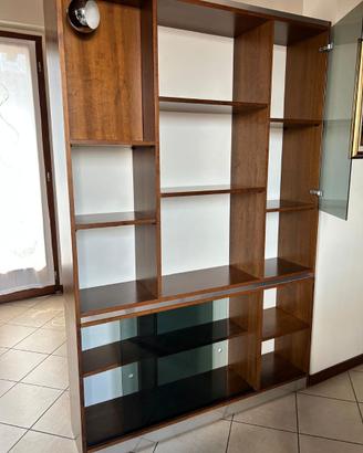 Libreria con luce