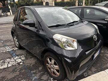 Toyota iQ – Anno 2014 – Nera