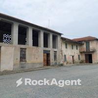 LANGHE CASCINA CON AMPIO TERRENO