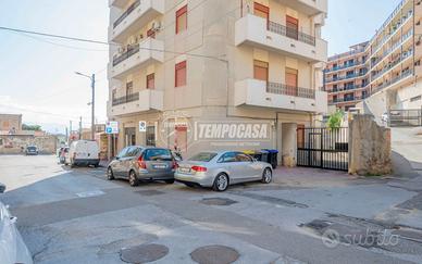 Interessante Trivani con Ampio Terrazzo !!!