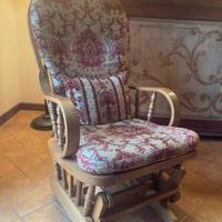 Sedia a Dondolo Classica in Legno con Cuscini Broc