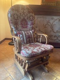 Sedia a Dondolo Classica in Legno con Cuscini Broc