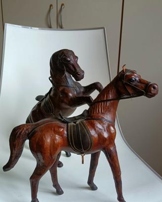 statue in cuoio di cavalli 