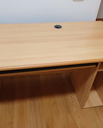 Scrivania e cassettiera in legno