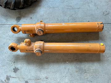 Pistoni idraulici nuovi per pala