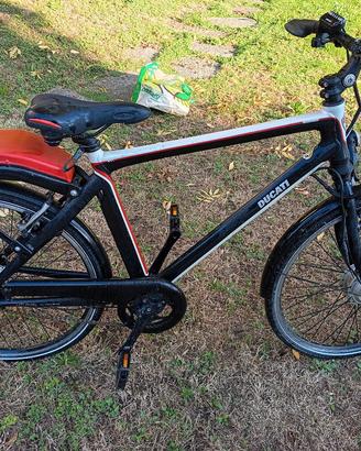 bicicletta elettrica Ducati 28 con batteria 