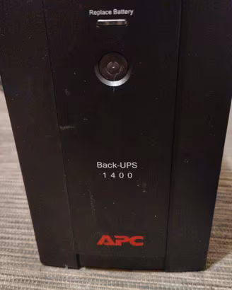 UPS APC 700w gruppo di continuità batterie nuove