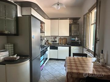 Camera con bagno in casa indipendente