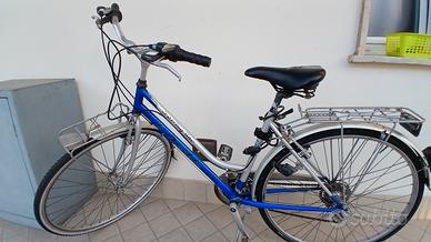 Bicicletta con cambio Shimano