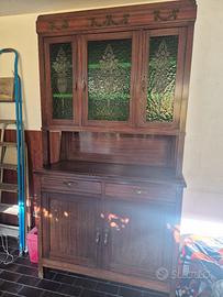Credenza vintage con vetrina.