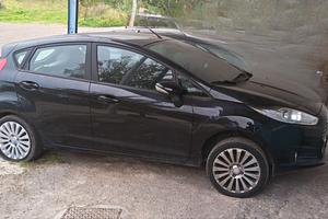Ford Fiesta 1.0 ecoboost black e white