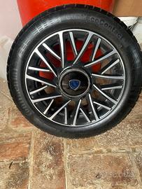 Lancia y cerchi in lega