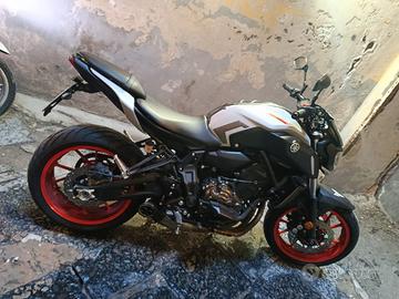 motocicletta Yamaha Mt07