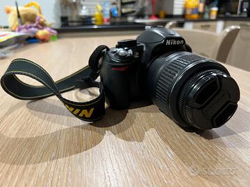 Nikon D3100 + Nikon 18-55 + custodia