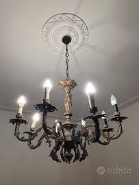 Lampadario vintage classico in metallo lavorato
