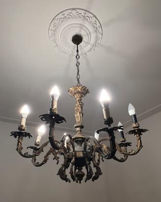 Lampadario vintage classico in metallo lavorato