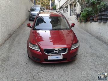 VOLVO - V50 - D2 R-design