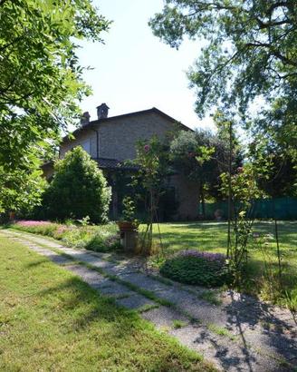 VILLA INDIPENDENTE CON 10.000 MQGIARDINO PRIVATO C