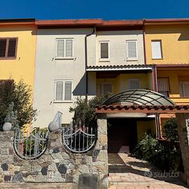 Guspini - Villetta a schiera con giardino e box