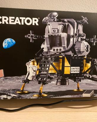 LEGO Creator Expert (10266). NASA Apollo 11