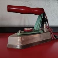 Ferro da stiro vintage Grossag con presa Vimar