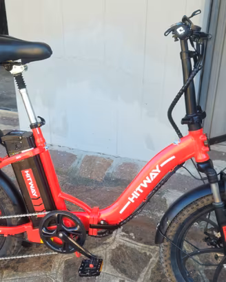 Bici elettrica hitway sbloccata con cestini 