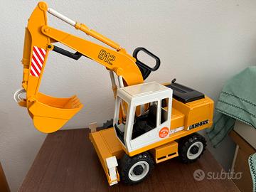 Bruder escavatore