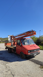 Iveco Daily 35.8 con piattaforma aerea