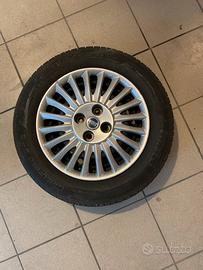Pneumatici estivi con cerchioni Pirelli 185x65R15