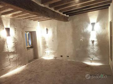 Casa indipendente di 220 m² con 5 locali e box aut
