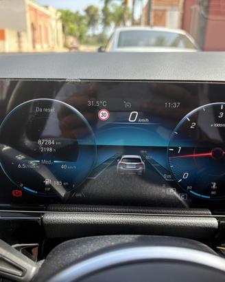 Mercedes-Benz GLA 200d Premium- full optional